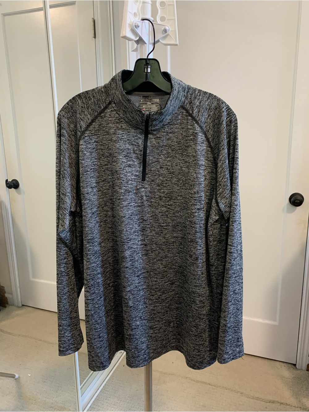 Under Armour LG Men's Heatgear Gray Long-Sleeve with Quarter Zip Shirt